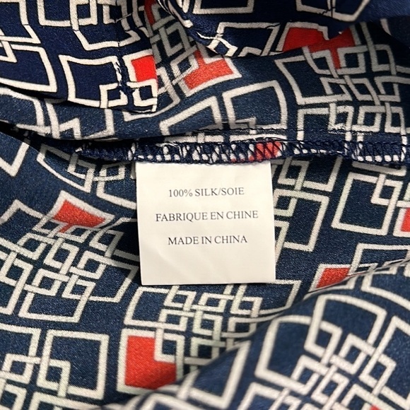 French Curve Womens Silk Button Down Top Blouse Sz Small Navy & Red Professional - Picture 10 of 10
